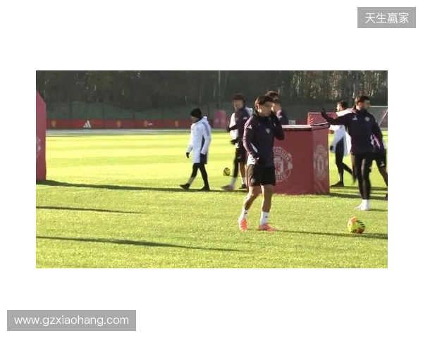 TA独家:今夏阿莫林在美国主动陪利马跑步复健,表达其支持 TA独家:今夏阿莫林在美国主动陪利马跑步复健,表达其支持