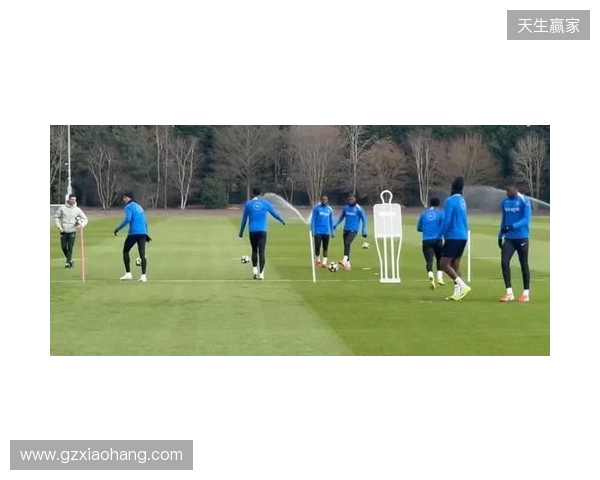 跟队：埃斯特旺参加了切尔西的公开训练，里斯、约恩森缺席